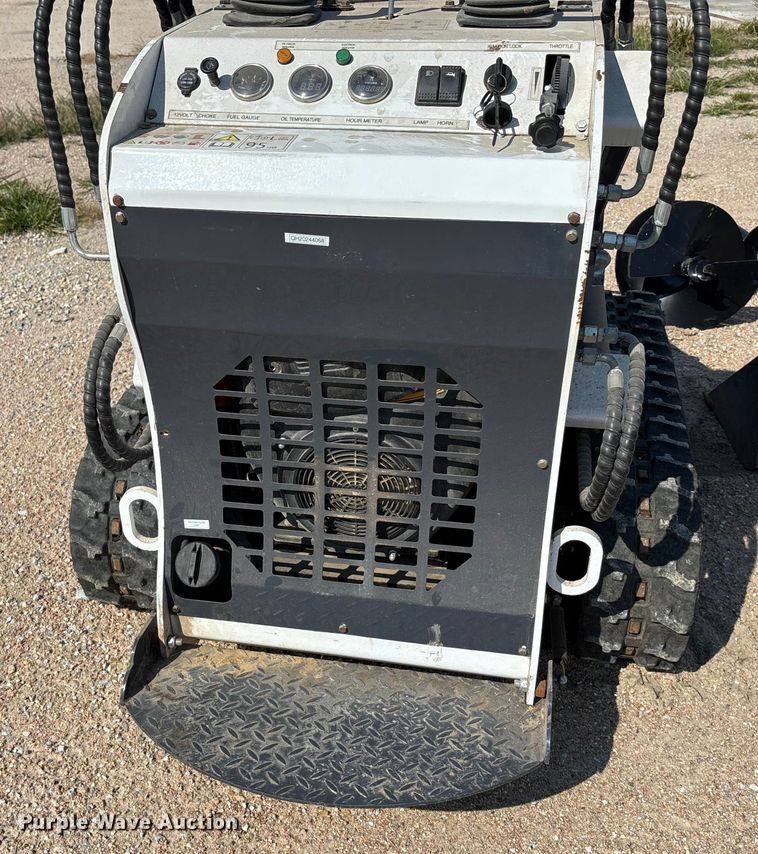 image for item ET4551 2024 JQ Power JQ400 compact utility loader