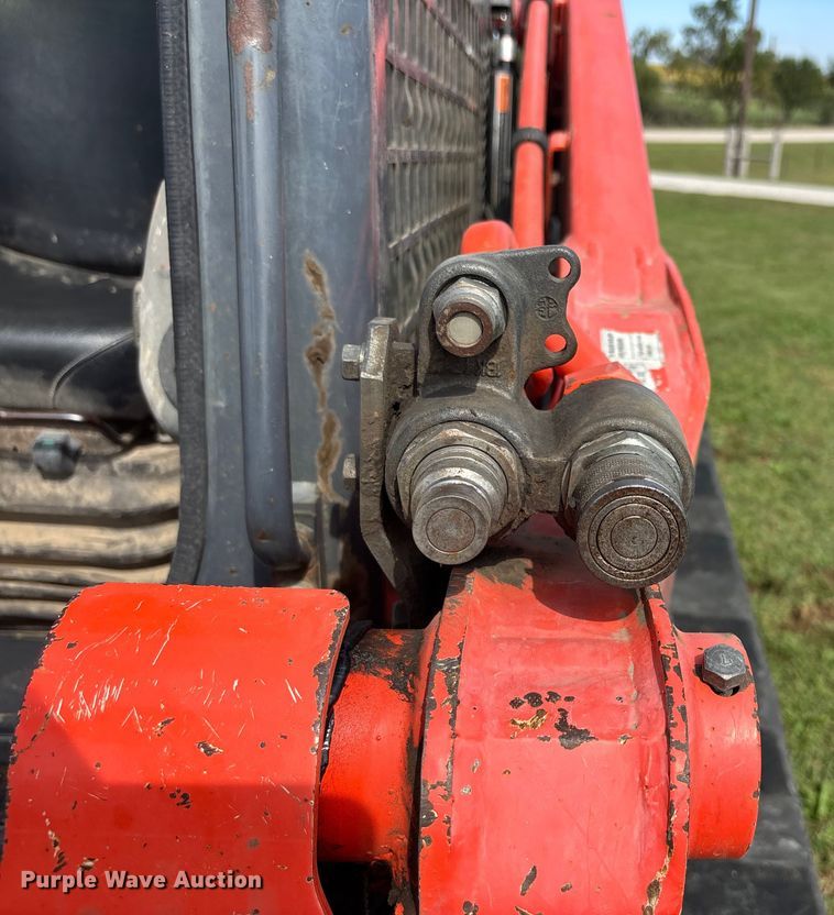 image for item ET4606 2013 Kubota SVL75 tracked skid steer loader