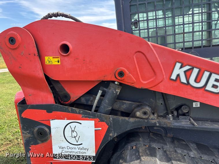 image for item ET4606 2013 Kubota SVL75 tracked skid steer loader