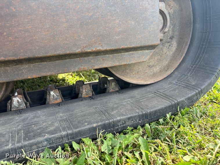 image for item ET4606 2013 Kubota SVL75 tracked skid steer loader