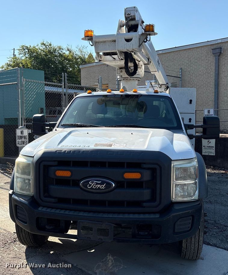 image for item ET7070 2012 Ford F450 Super Duty bucket truck