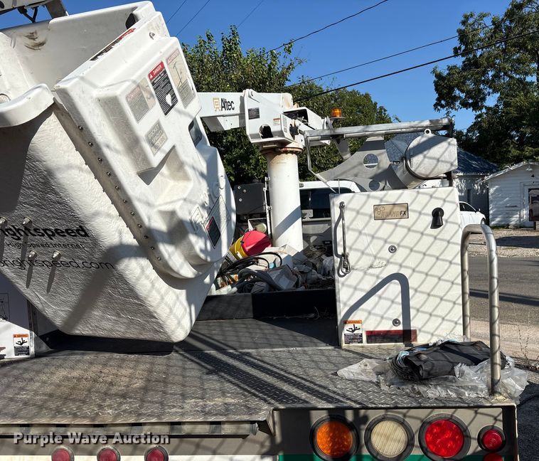 image for item ET7070 2012 Ford F450 Super Duty bucket truck