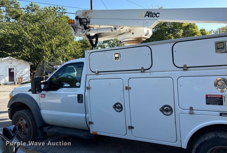 image for item ET7070 2012 Ford F450 Super Duty bucket truck