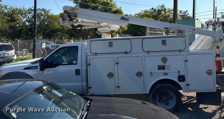 image for item ET7070 2012 Ford F450 Super Duty bucket truck