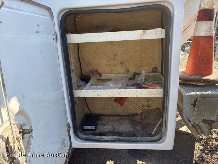 image for item ET7070 2012 Ford F450 Super Duty bucket truck