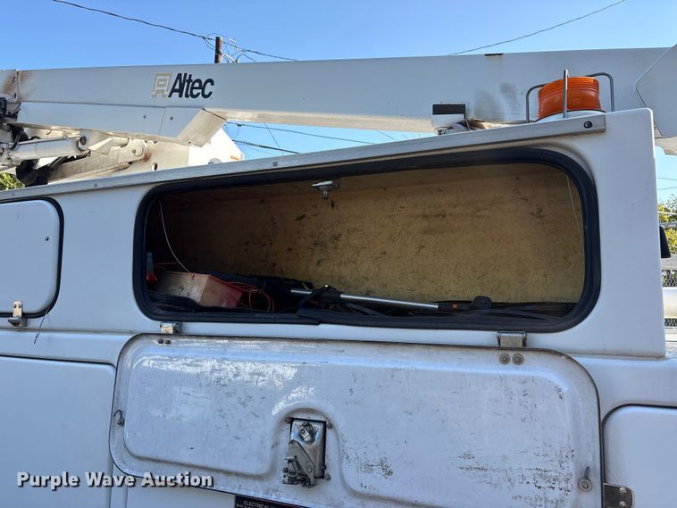 image for item ET7070 2012 Ford F450 Super Duty bucket truck