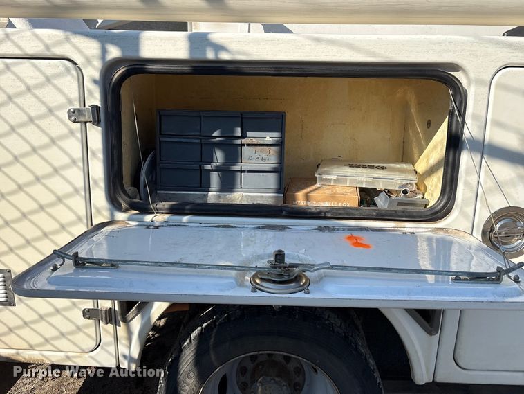 image for item ET7070 2012 Ford F450 Super Duty bucket truck