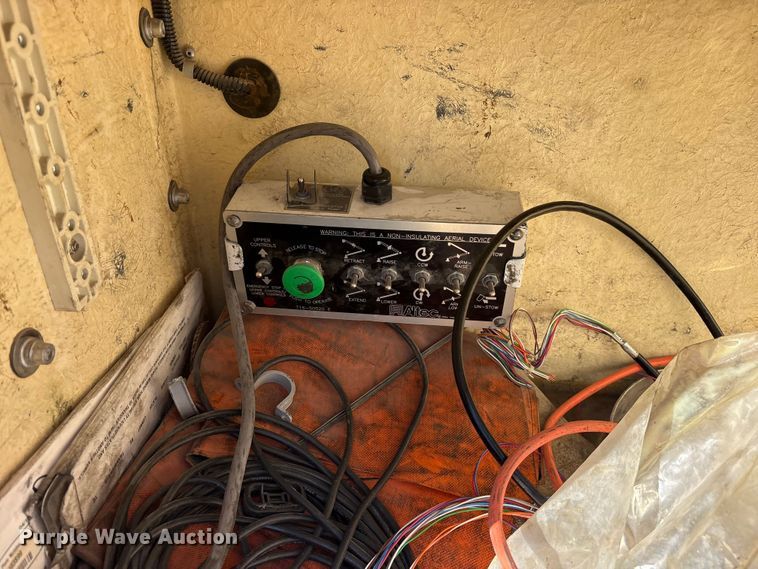 image for item ET7070 2012 Ford F450 Super Duty bucket truck