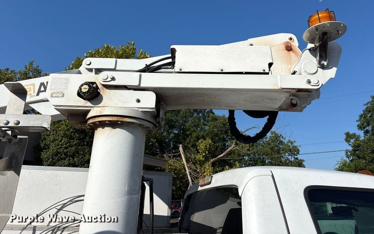 image for item ET7070 2012 Ford F450 Super Duty bucket truck