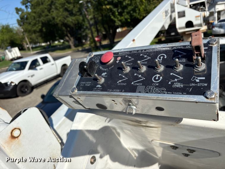 image for item ET7070 2012 Ford F450 Super Duty bucket truck