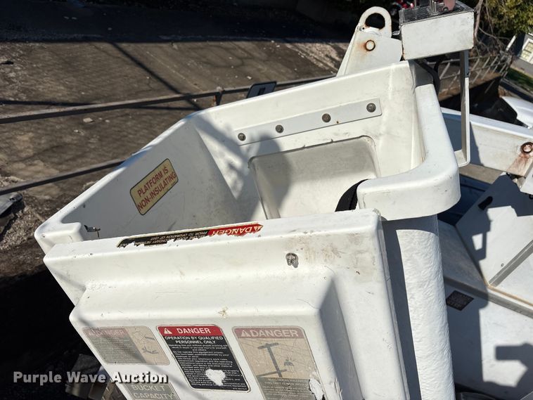 image for item ET7070 2012 Ford F450 Super Duty bucket truck