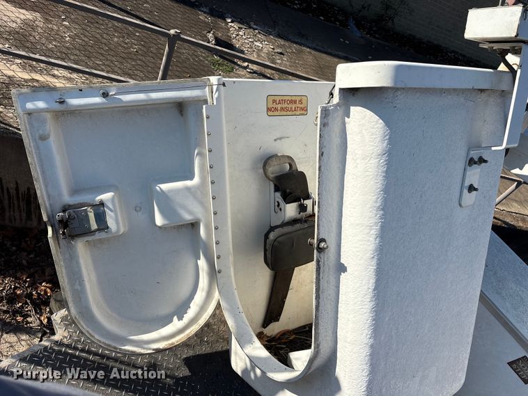 image for item ET7070 2012 Ford F450 Super Duty bucket truck