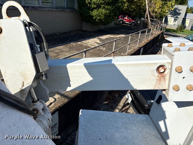 image for item ET7070 2012 Ford F450 Super Duty bucket truck