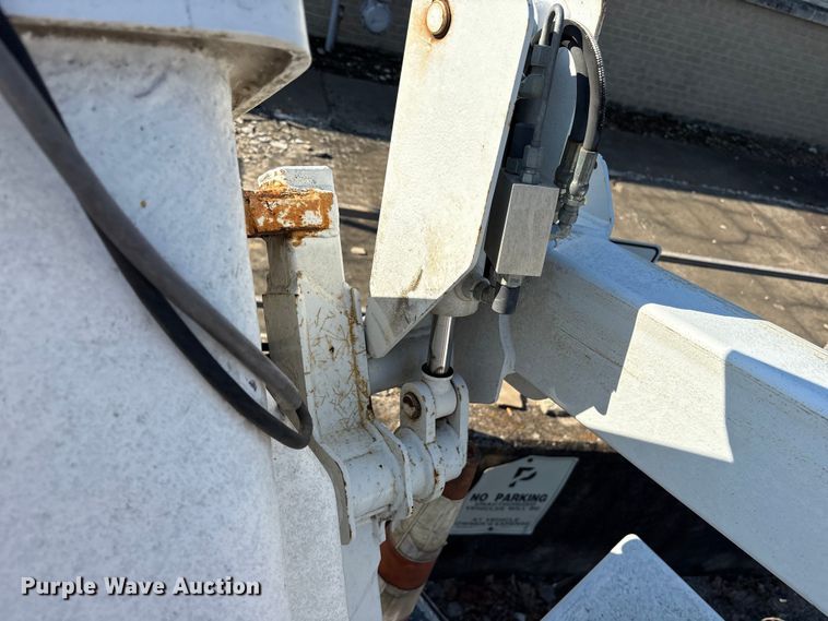 image for item ET7070 2012 Ford F450 Super Duty bucket truck