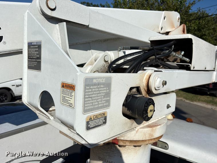image for item ET7070 2012 Ford F450 Super Duty bucket truck