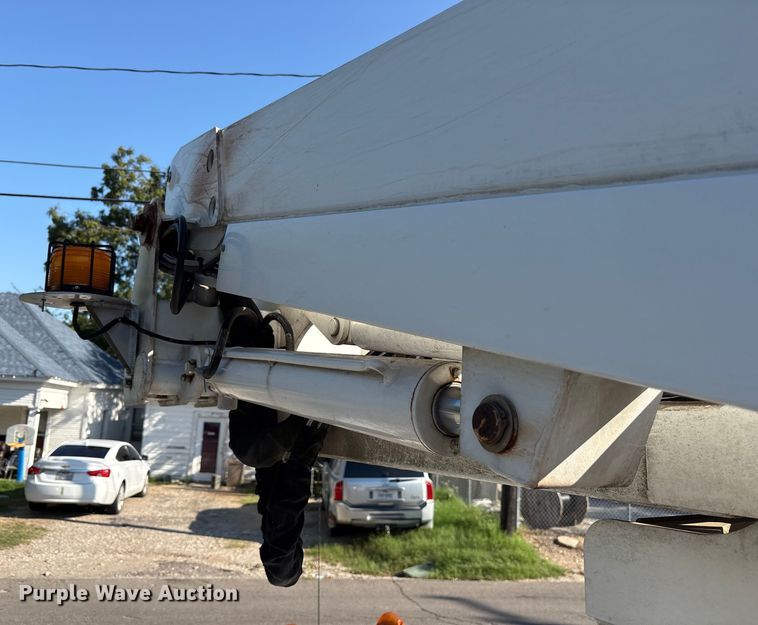 image for item ET7070 2012 Ford F450 Super Duty bucket truck