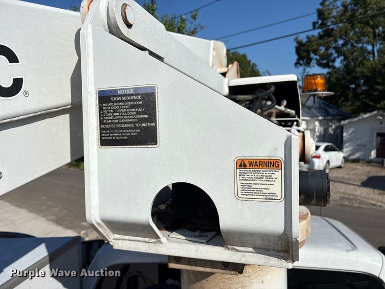 image for item ET7070 2012 Ford F450 Super Duty bucket truck