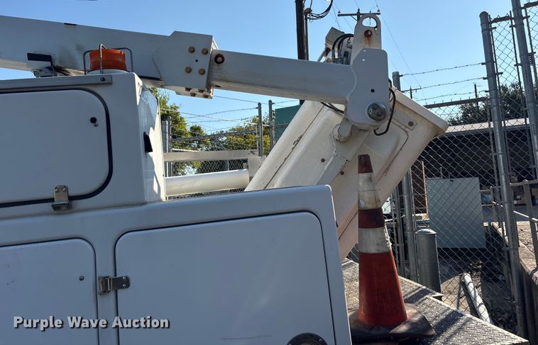 image for item ET7070 2012 Ford F450 Super Duty bucket truck