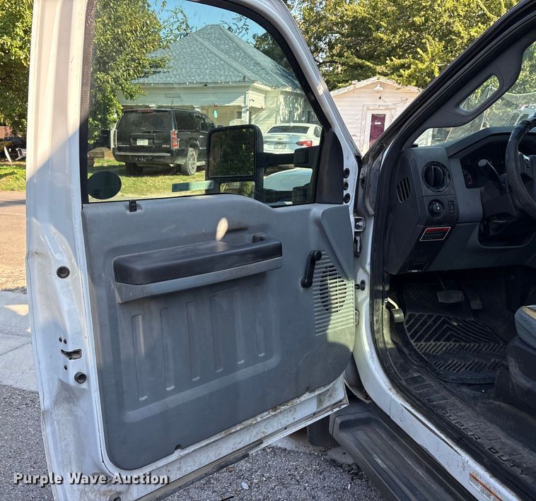 image for item ET7070 2012 Ford F450 Super Duty bucket truck