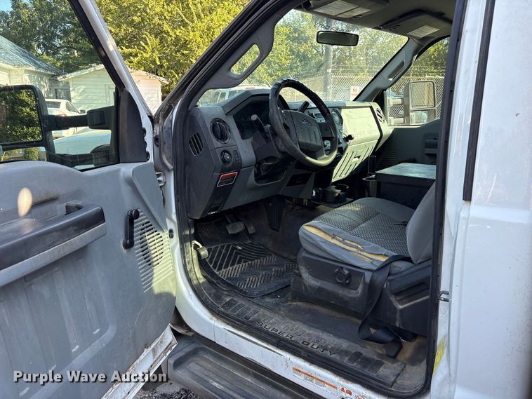 image for item ET7070 2012 Ford F450 Super Duty bucket truck