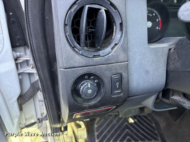 image for item ET7070 2012 Ford F450 Super Duty bucket truck