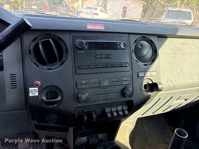 image for item ET7070 2012 Ford F450 Super Duty bucket truck