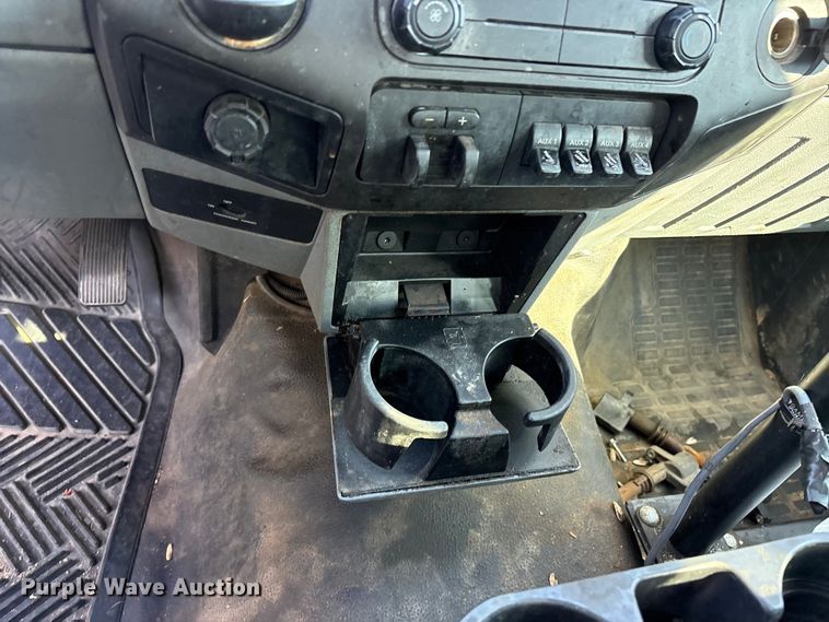 image for item ET7070 2012 Ford F450 Super Duty bucket truck