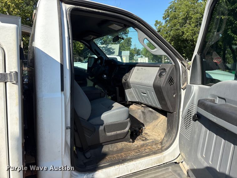 image for item ET7070 2012 Ford F450 Super Duty bucket truck