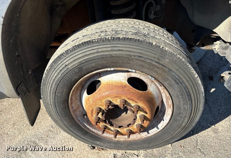 image for item ET7070 2012 Ford F450 Super Duty bucket truck