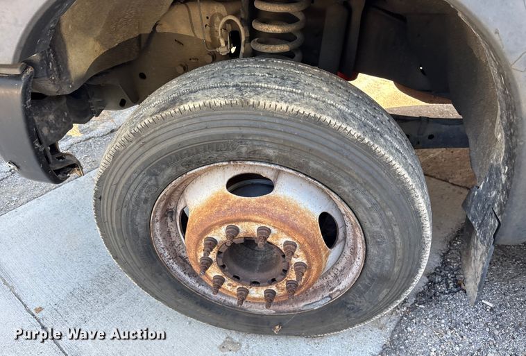 image for item ET7070 2012 Ford F450 Super Duty bucket truck