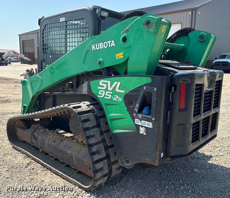 image for item ET7077 2019 Kubota SVL95-2s tracked skid steer loader