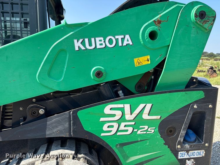 image for item ET7077 2019 Kubota SVL95-2s tracked skid steer loader