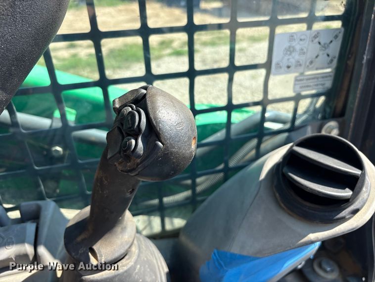 image for item ET7077 2019 Kubota SVL95-2s tracked skid steer loader