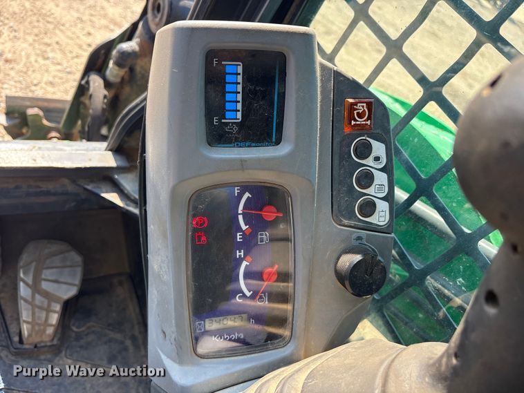 image for item ET7077 2019 Kubota SVL95-2s tracked skid steer loader