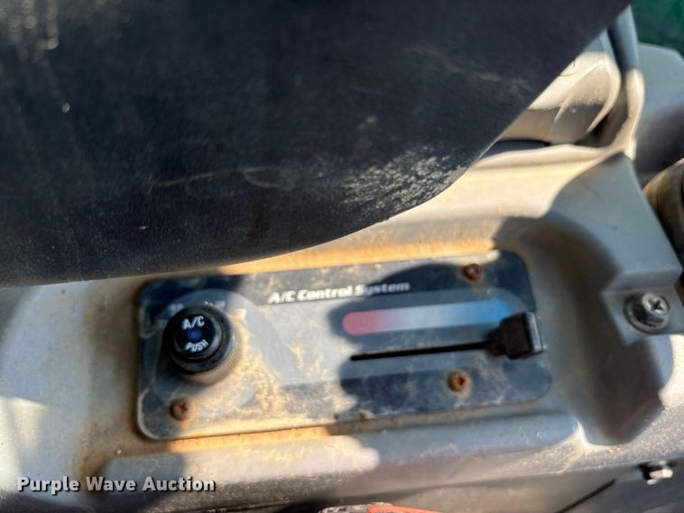 image for item ET7077 2019 Kubota SVL95-2s tracked skid steer loader