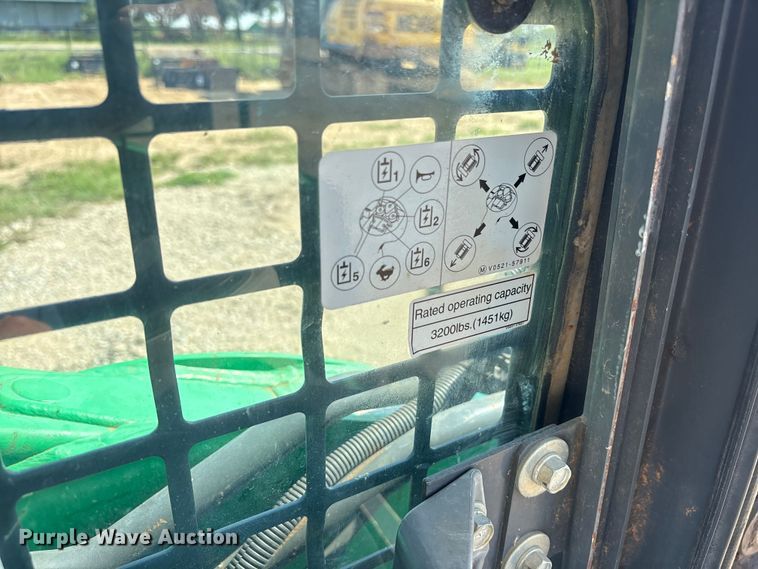 image for item ET7077 2019 Kubota SVL95-2s tracked skid steer loader