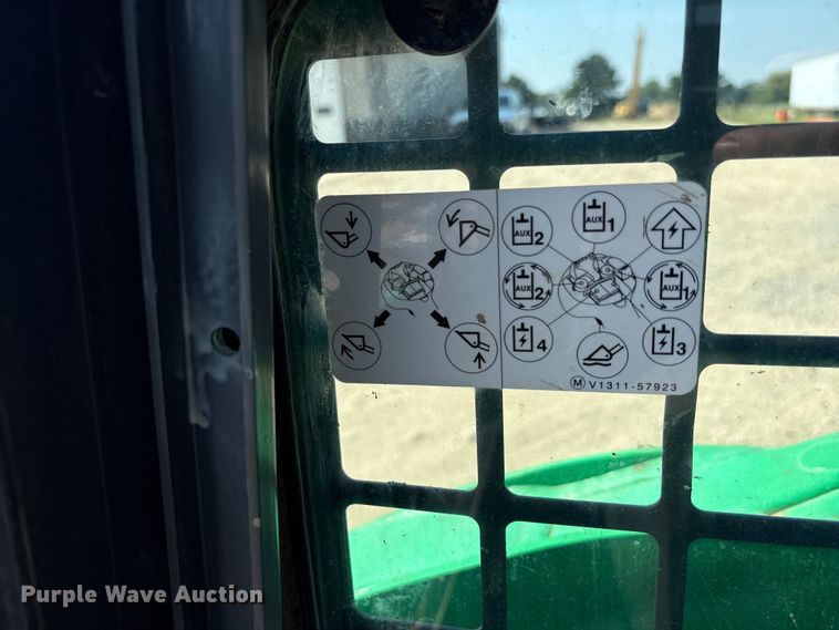 image for item ET7077 2019 Kubota SVL95-2s tracked skid steer loader