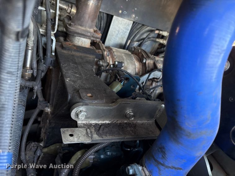 image for item ET7077 2019 Kubota SVL95-2s tracked skid steer loader