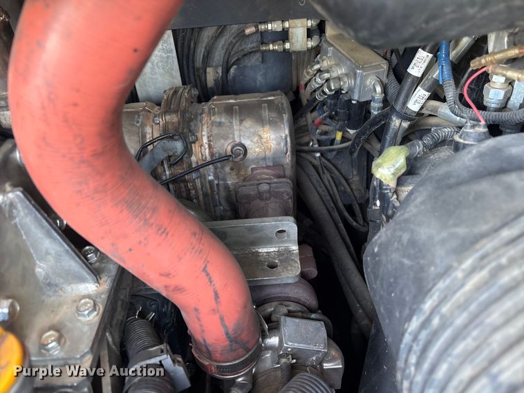 image for item ET7077 2019 Kubota SVL95-2s tracked skid steer loader