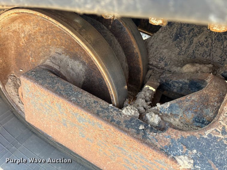 image for item ET7077 2019 Kubota SVL95-2s tracked skid steer loader