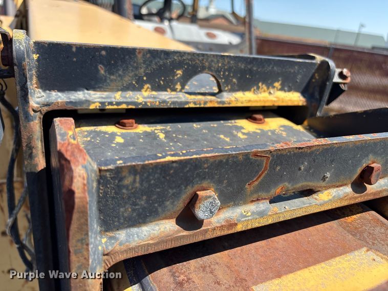 image for item ET8538 1998 Caterpillar TH83 telehandler