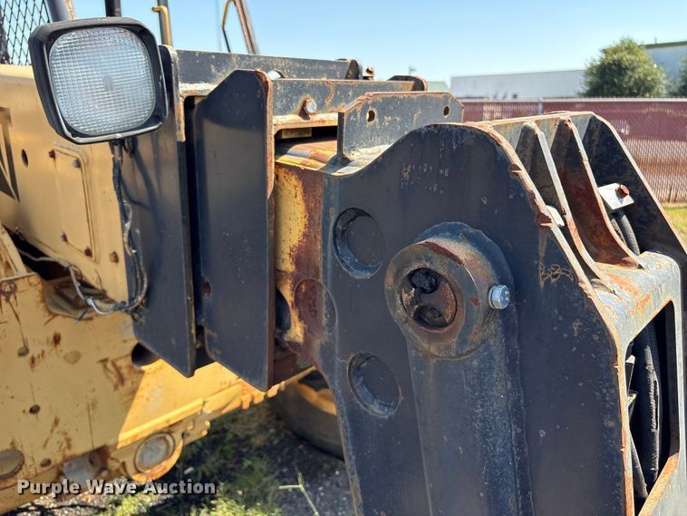 image for item ET8538 1998 Caterpillar TH83 telehandler