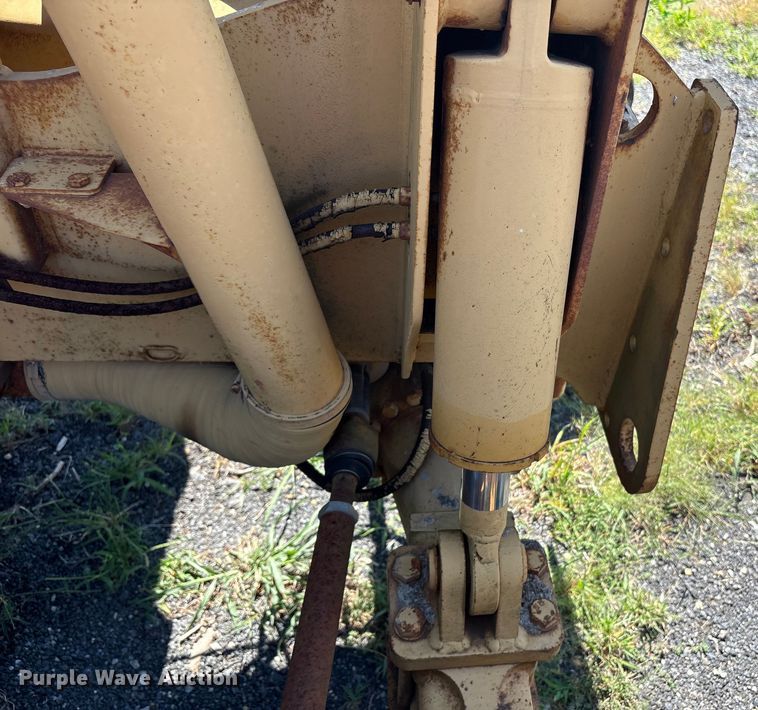 image for item ET8538 1998 Caterpillar TH83 telehandler