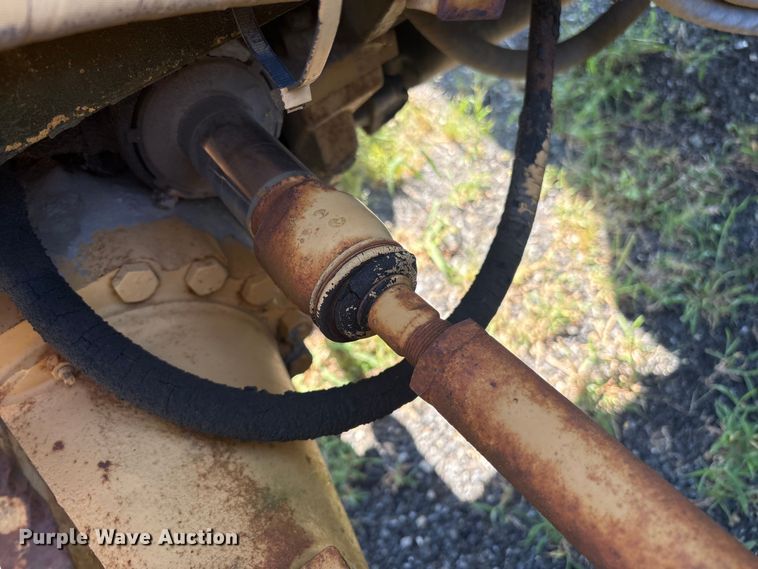 image for item ET8538 1998 Caterpillar TH83 telehandler