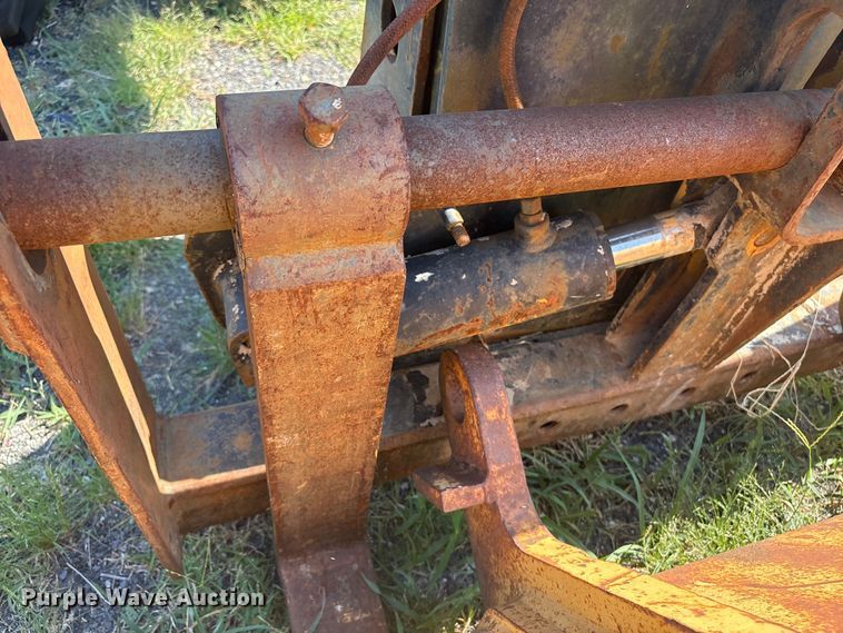 image for item ET8538 1998 Caterpillar TH83 telehandler