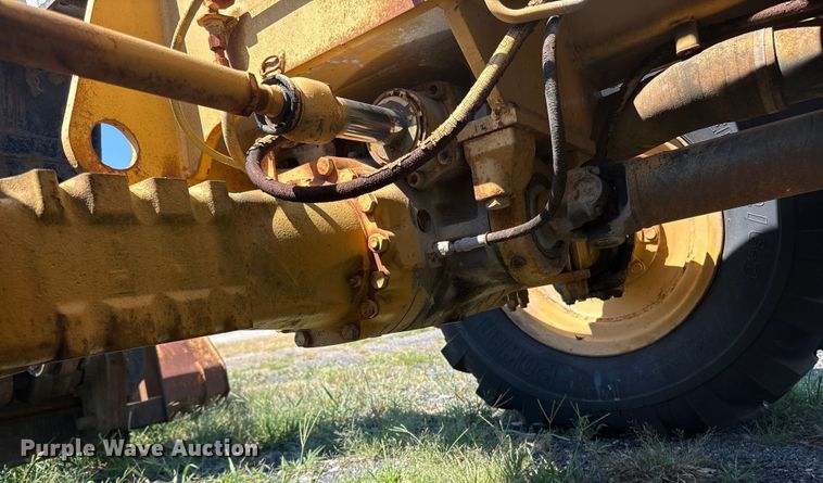 image for item ET8538 1998 Caterpillar TH83 telehandler