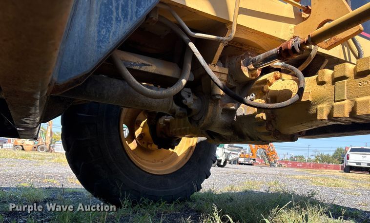 image for item ET8538 1998 Caterpillar TH83 telehandler