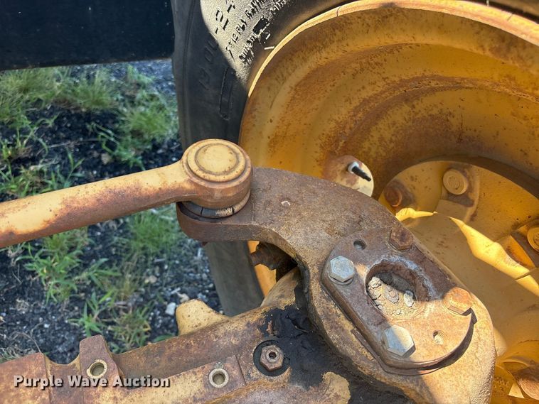 image for item ET8538 1998 Caterpillar TH83 telehandler