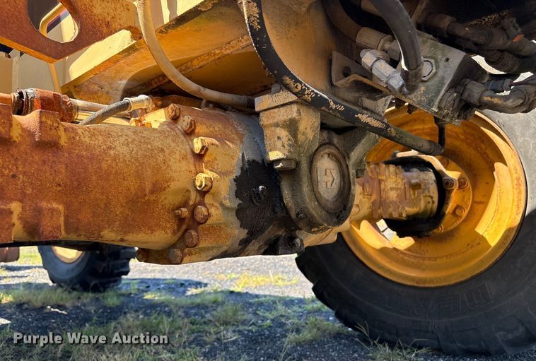 image for item ET8538 1998 Caterpillar TH83 telehandler