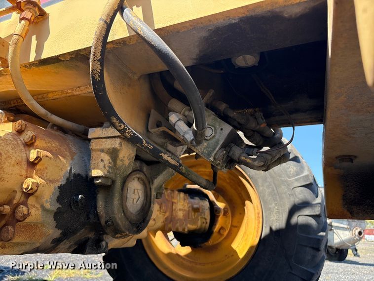 image for item ET8538 1998 Caterpillar TH83 telehandler